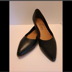 Zodiac Hill Size 10 Pointed Toe  allet Flats Black Leather New